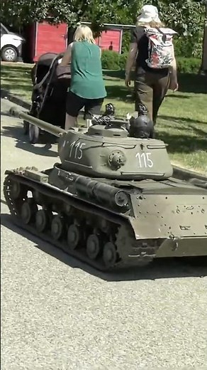 This Giant 1:4 Scale Soviet IS-2 RC Tank Is a Rolling Beast!