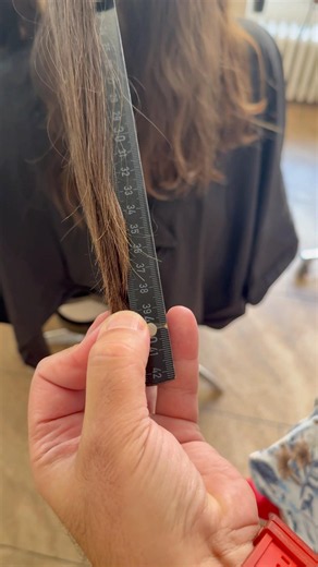 Nicht jeder Held trägt einen Umhang – drei Jahre Haare wachsen lassen für krebskranke Kinder. ❤️