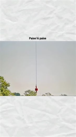 Lovely on Instagram: "1997년 개봉한 영화 Titanic은 잭과 로즈의 운명적인 사랑 을 통해 비극 속에서도 오래 남는 감정의 깊이를 보여주는 작품입니다. 화려한 연출보다 인물의 감정에 더 집중한 제 임스 카메론 감독의 스타일은 지금 다시 봐도 묘하게 가슴 을 울리죠. 배가 침몰하는 장면이 아닌, 두 사람이 서로를 바라보던 순간들이 더 강하게 기억에 남는 영화이기도 합 니다. 이 감정을 완성해주는 곡이 바로 셀린 디온의 **"My Heart Will Go On"**입니다. 처음 들으면 잔잔한데, 어느 순간 자연스럽게 가슴이 벅차오르는 느낌을 줍니다. 특히 후반부의 고조되는 보컬은 영화 속 잭과 로즈의 마지막 장 면과 겹쳐지면서 괜히 마음이 서늘해지기도 하고요. 많은 분들이 "이 노래가 나오면 왜 그 장면이 자동으로 떠오르는 지 모르겠다"고 말하는데, 그만큼 영화와 음악이 자연스럽 게 얽혀 있는 곡입니다. 1998년 아카데미 주제가상을 비롯 해 여러 상을 휩쓴 건