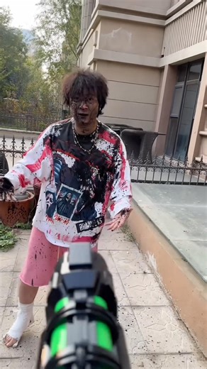 Friends Water Gun Battle😂