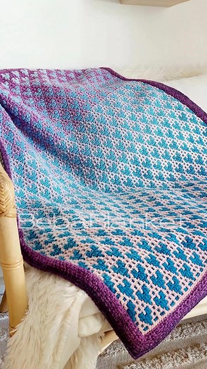 BECAUSE I LOVE YOU... another easy, relaxing and gorgeous pattern created to express the love! Chart, written pattern and step-by-step video tutorial. Designer BebaBlanket https://www.ravelry.com/patterns/library/because-i-love-you | BebaBlanket