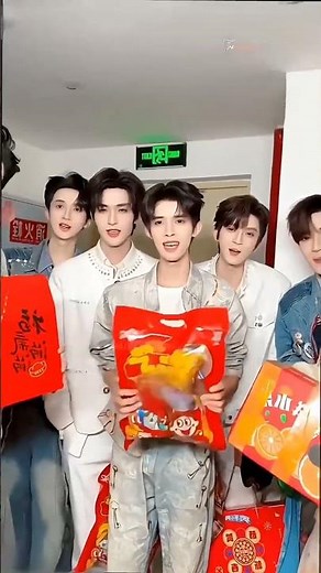 brother loves cute sister ~ mini wood toy-woodworking art skill/wood hand#shorts