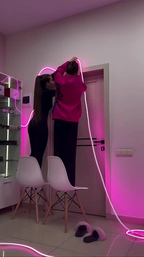 Inst: @ Ledlights.uz НЕОНОВАЯ ЛЕНТА 1 метр - 2.5$ *есть от 5 до 100 метра Гибкая и водостойкая Работает от розетки Цвета: 🔴🟣🔵🟢🟡⚪️ ДОСТАВКА ПО ВСЕМУ МИРУ 🌏 #неоноваявывеска #ledlights #светодиоднаялента #узбекистан #uzbekistan #tashkent #ташкент #неон #освещение #instasamka #титаник #global #доставка #снг