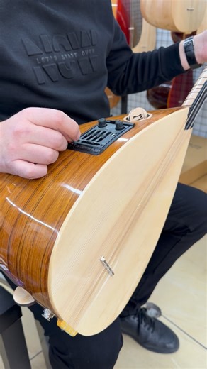 Bağlamam & saz evi istanbul on Instagram: "✅Profesyonel kısa sap prefix ekolayzır takılı 43 tekne Artvin ladini kapak dut ağacı ✅cura bağlama kopuz dede sazı ✅elektro bağlama ✅öğrenci bağlaması keman gitar dabruka tüm müzik aletleri isteğe bağlı bağlamalara fişmen ekolayzır takılır ✅Kredi kartına taksit imkanı ✅Instagram fecebook ve TikTok sayfamızda 400 bin Orjinal takipçilerimizle sizlerle hizmet vermeye devam edeceğiz değerli takipçilerimize 10 yıldır hizmet vermekteyiz Bizi tercih ettiğin iç