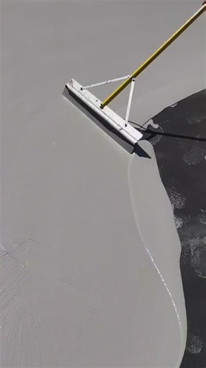 🚨What your going to see here is a expert at work . Applying Plexichrome Ultra from California Surfaces ,awesome material to work with. If you have any questions or want to get a acrylic court done , send us a message . Your one stop shop for Sport Courts and accessories 🚨 Like , share 👊🏼 #lascruces #elpaso #explorepage #basketball #tennis | Infinity Hardwood Flooring