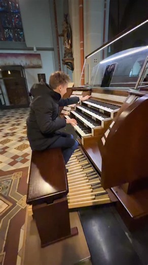 Same trick, different organ! Phantom of the opera on a huge church organ 🤩 #organ #church #kirche #churchorgan #organistsofinstagram organist orgue opera classical classic musik music tampa phantom filmmusic soundtrack | Paul Fey - Organist & Composer