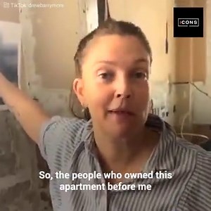 Drew Barrymore has been sharing some videos that have left her fans quite dismayed to the point that some consider her to have "lost her mind". However, others think that she’s finally enjoying life after the unfortunate childhood she had that didn't let her enjoy her youth. Follow us on our YouTube channel: https://bit.ly/yt-upsoclicons | Icons