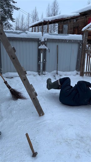 Раньше дед создавал вещи гвоздём и матерным словом. Теперь нажал кнопку — и 3D-принтер сам всё напечатал: миска не валяется, свет горит, пёс уважает. Прогресс, ёпта. Старый, но шарю 🤙 Купить принтер Bambu Lab можно у официального представителя в СНГ — 3d-outlet.ru По промокоду SHYGARDED — скидка 5%. Дед одобряет. Реклама. ООО