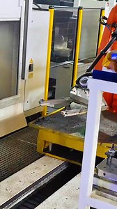 Machine tool loading and unloading library card manipulator automatic handling, heavy goods, robots to solve the problem #kuka | Tom Huang Autorobo