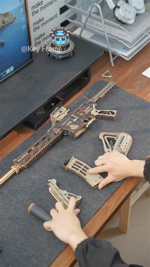 Assemble a shootable M4 with wooden boards?#DigitalTech #Novelty #BuildingBlocks
