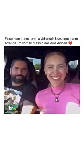Divas do Humor on Instagram: "Fique com quem torna os dias mais leves. Com quem não transforma rotina em peso, não suga suas forças e não rouba a sua paz. A pessoa certa não tem todas as respostas, mas escolhe caminhar ao seu lado enquanto as perguntas existem. É quem entende o silêncio, respeita o tempo e não transforma o amor em competição. Nos momentos difíceis, vira abrigo. Quando tudo parece desabar, tenta trazer um sorriso — mesmo que tímido. Não minimiza a dor, mas ajuda a atravessar. É p