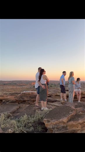 Saturday sundowners at Mashatu 🌅 Where time seems to stand still, and the beauty of Botswana’s sunset takes center stage. Every moment becomes priceless as you drink in the breathtaking panorama. Have you experienced a sunset moment at De Beers lookout spot?#sunset #botswana #sundowners #mashatumagic #mashatugamereserve #tuliblock | Mashatu Game Reserve