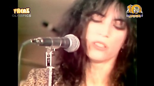 【4K双语字幕】Patti Smith - Because The Night (1978年现场)