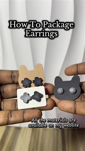 Earring packaging cards are available in black, brown, and white😁. Click the link below to shop on my website🛍️🥳 http://www.georesinstore.com #resinartistinogbomoso #resinearrings #handmade #earringpackaging #NRAC🇳🇬NOVCHALLENGEDAY24