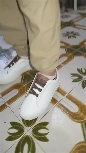 Scarpe comode e particolari per l'inverno