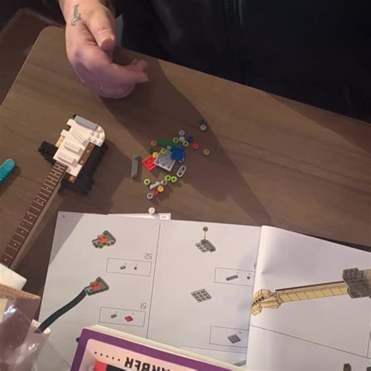 Another build for @BabbleBuddiesNW this one was for Producer Marc who loves guitars and chose to have this build completed in black. I love the intricate details in the amp. Thank you for giving me the opportunity to build this one for you! #lego #guitar #fender