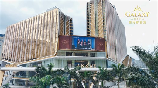 【SUPER JUNIOR Fan Party💙】in MACAU We are SUPER JUNIOR-oyeo 🤚 We are E.L.F-oyeo 💙 闊別3年，#SuJu 今日終於重臨澳門，在 #銀河綜藝館 與 #ELF 見面🎉 我們亦為遠道而來的歌迷們準備了很多現場應援驚喜🌹 整個 #澳門銀河 度假城更是滿佈 SuJu的應援LED視頻📸 馬上帶你看看現場盛況😍 【SUPER JUNIOR Fan Party💙】in MACAU We are SUPER JUNIOR-oyeo 🤚 We are E.L.F-oyeo 💙 The wait is over! Super Junior and E.L.F. are finally reuniting at #GalaxyArena today after 3 years 🎉 We have also prepared some surprises for all the fans, including over hundreds of LED displays for social check-in 📸