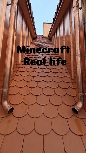 DenisMacht'sSelbst on Instagram: "Neues Dach mit Biberschwanzziegeln und schicker Kupferverkleidung! Perfekte Handwerkskunst für langlebigen Schutz! Stein um Stein, Dachziegel um Dachziegel, wie Minecraft im echten Leben! #Dach #Ziegel #Kupferdach #Handwerk #Baustelle"