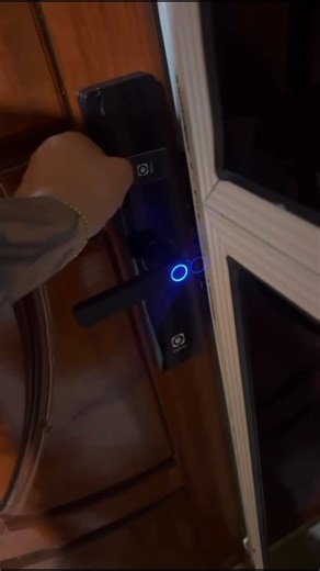 Digilock on Instagram: "Puedes abrir tu puerta solo con una tarjeta, cada cerradura trae dos tarjetas, tenemos disponible para ti la cantidad de tarjetas que desees Contáctanos y adquiere tu Cerradura inteligente Digilock más Tarjetas Digilock Estamos ubicados en Caracas capuchinos Tenemos Delivery en la Gran Caracas 🛵 Realizamos envíos a todo el país 🇻🇪📦✈️ #seguridaddigital #hogarinteligente #smartlock #digilock #venezuela"