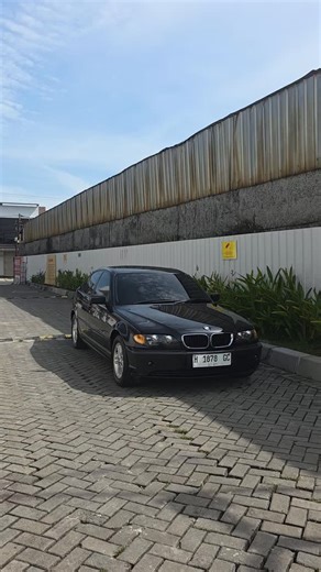 junayd khalid bawazier on Instagram: "Review singkat Bmw e46 n42 th 2002 Low km 83rb tangan pertama dr baru Kondisi terawat record di bengkel resmi bmw Cat masih original Interior msh original Mobil nyaman dikendarai Kaki kaki senyap Pajak on panjang sd th dpn 2026 Harga 115jt"