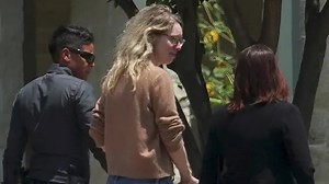 Elizabeth Holmes begins 11-year prison sentence