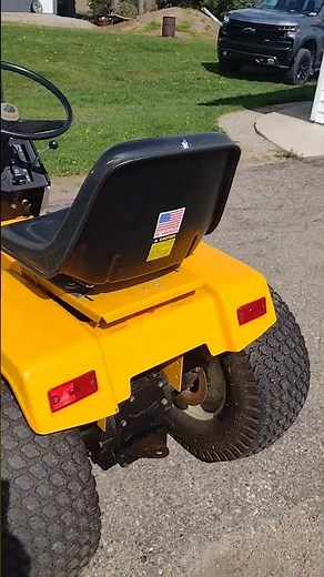 1987 Cub Cadet Hydro 1872 Lawn Tractor