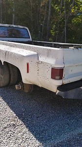 1.1K views · 56 reactions | #Classic #squarebody #Chevy #dualdually rear axle closeup! #duallytrucks #dually #doubledually #duallydually #6x6 #fyp | Speedycop | Facebook