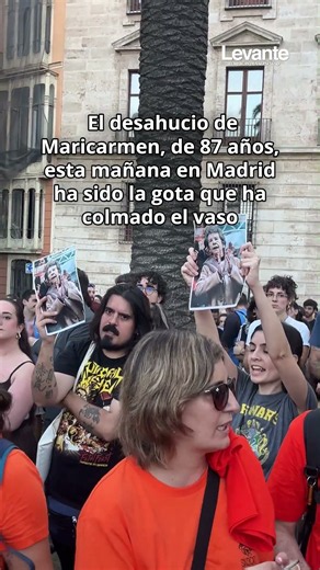 'Maricarmen no estás sola': València grita por el derecho a la vivienda tras su desahucio en...