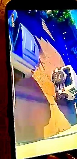 #ÚltimaHora #ImagenesFuertes Circula en Redes #Video del Momento exacto en que es acribillado El Comandante Cota al llegar a su casa en Camino Real en #LaPaz por el comando armado juzgue Usted. | SCN Digital
