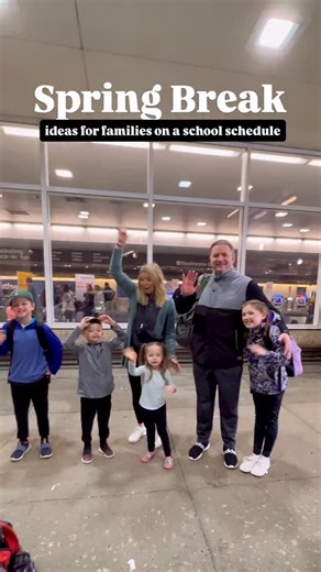 Emily | Family Travel Creator on Instagram: "Spring Break Ideas for School Families: Florida Keys Road Trip Itinerary (with kids) 🌴 Day 1: Fly into Fort Lauderdale or Miami 🌴 Day 2: FLL or Miami to Islamorada. Check in at Hadley House and get rum runners where they were invented at the Post Card Inn Tiki Bar. 🌴 Day 3: Islamorada- Marathon Key - Key West. Robbie’s to feed the tarpon, Turtle Hospital, and Burdine’s for fried Key Lime Pie. Check in at Margaritaville, sunset on the beach. 🌴Day 4