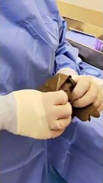 How to put on GLOVES for SURGERY!! 😳