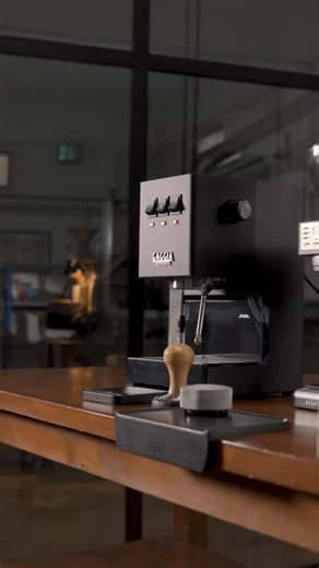 Your morning deserves more than instant.☕️ With the Gaggia Classic Pro E24, it’s not just coffee, it’s a mindful ritual. Pure espresso, no fuss, just you and the perfect cup. The Gaggia Classic pairs Italian espresso craftsmanship with stainless-steel finishes that elevate your kitchen and your routine. Brew café-quality drinks right at home and enjoy a machine built to last, backed by a 3-year warranty. 👉 Transform your counter. Transform your ritual. #GaggiaClassic #BrewRituals #EspressoLove 