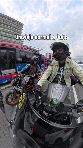 El señor de la moto naranja dure muy chistoso, así hay que tomarse la vida #moto #paseo