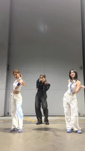 ATEEZ and ITZY Dance Challenge: BOUNCY Vibe with YEJI and RYUJIN