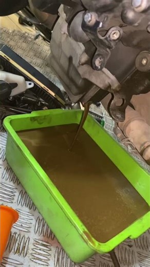 The condition of the CBR600RR engine oil mixed with coolant. #modificazone #cbr250rrmodificazone
