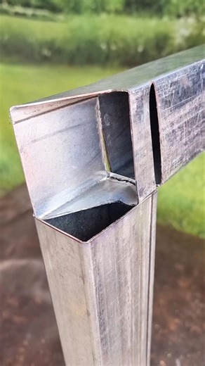 The amazing idea of an old welder in the 90s in connecting a square tube #furniture #fabrication