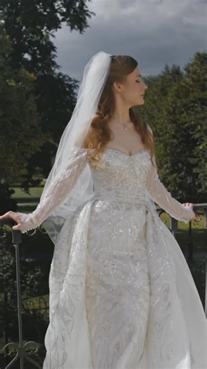 Оформление свадьбы. Декоратор Воронеж. Декор свадьбы. on Instagram: "Хотите такие же эмоции? Команда свадебных специалистов ждёт вас: Декор @infinity.decorvrn Ведущий @nikitasokolov01 Видео @klementev.media Фото @perminov.photo Координатор @kate_event Тортик @wedding_cake_vrn Спец эффекты @art_effect_agency Площадка @jani_resort"