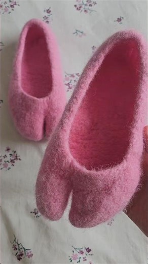 New Knitting Pattern: Tabi Ballerina Slippers 🎀 #knitting #felting #tabi #knittingpattern #slippers