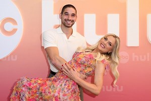 Elaine Hendrix Promises ‘Phenomenal’ First DWTS Dance With Alan Bersten