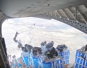 39K views · 957 reactions | C-17 loadmasters from the United Arab Emirates release pallets as part of an airdrop mission during Exercise Mobility Guardian Media Day. Curious to know how the C-17 and C-130 compare? Find out: militarymachine.com/c-17-vs-c-130/ | Military Machine | Facebook