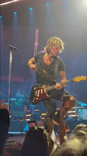 Keith Urban Guitar Solo Live Tour 2022