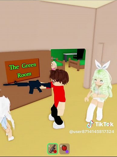 ROBLOX BREAK IN STORY (1)