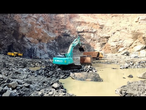 Show less stone loading Kobelco 380 Poklen video