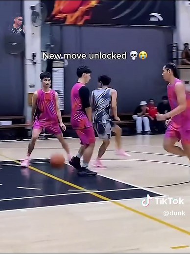 Incredible Dunk: Opponent Gets Posterized!