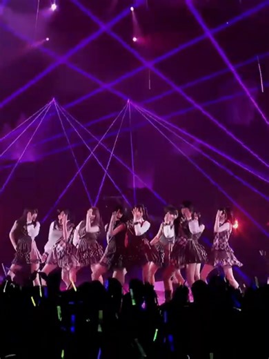 AKB8 - 盗まれた唇 (Nusumareta Kuchibiru) ｢サプライズはありません」コンサート Center : Maeda Ami, Matsui Rena Perform Member : Original Undergirls Member #AKB48 #bibiryangtelahdicuri #Rena #Ami #Kumin