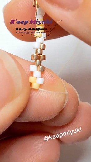 50K views · 740 reactions | Puntada peyote  el tutorial completo aquí en mi perfil #pulserasmiyuki | K'aap Miyuki, bisuteria artesanal | Facebook