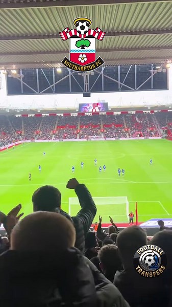 Throwback moment for the Saints! 🔴⚪️ When Canadian striker Cyle Larin made his debut for Southampton, he scored with his very first touch in his very first game — the winning goal! ⚽🔥 Honestly… you can’t dream of a better debut than that. Is the Canadian the right striker for the Saints? It’s starting to look like a big YES. 💪🇨🇦 He’s already delivered some crucial goals, and tonight he did it again — scoring in the 90’ 1 minute away at West Brom to seal another huge moment! ⏱️⚽️ Clutch. Cal