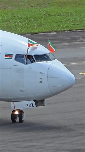 ✈️ Are you ready for Srefidensi? 🇸🇷🇸🇷🇸🇷 📍 Arrival Surinam Airways flight SLM/PY332 from Grantley Adams International Airport (BGI), Barbados 🛫 via Cheddi Jagan International Airport (GEO), Guyana 🛩️ Aircraft type: Boeing 737-800 (B738) 📅 Date of flight: 23 November 2025 ⏱️ Arrival time: 16:23 UTC | Air Traffic Suriname