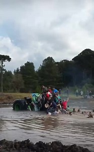 11M views · 211K reactions | Querem ir pra trilha e não se sujar ... ‍♂️‍♂️ Assistam mais vídeos no canal --- https://www.youtube.com/channel/UCl6faHmv1MBFccgEBcvuCfg | Mini Truckin' Brasil | Facebook