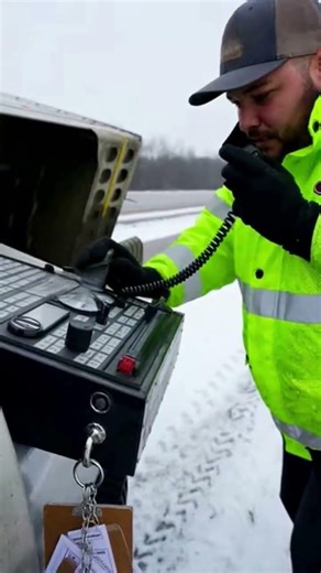 📍 Ohio Crew Uprights 39,000-Lb Sausage Load Using Air Cushion Recovery SystemOhio #shorts #shorts